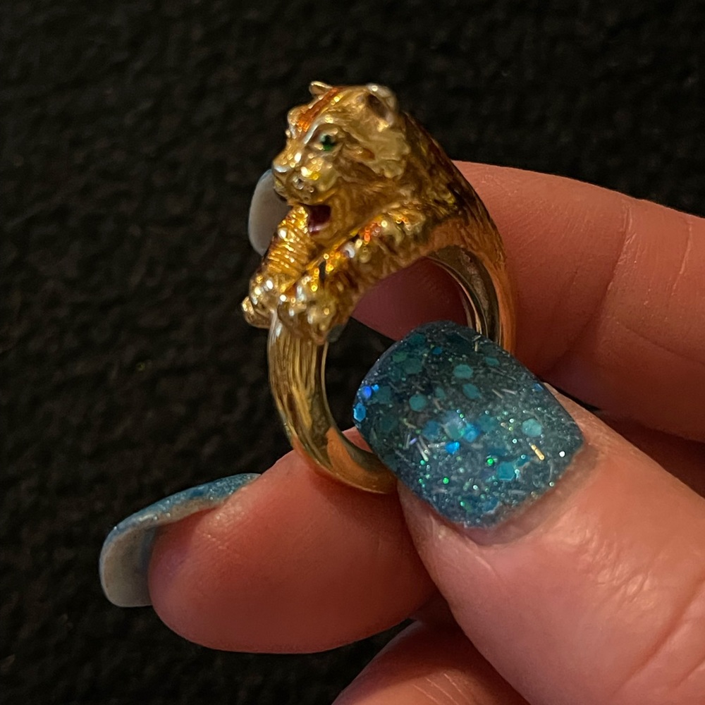 Avon size 6 cat ring